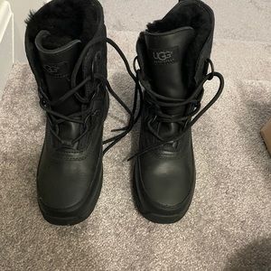 UGG Lachlan snow boot